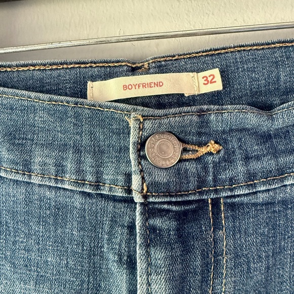 Levi’s Boyfriend Jeans – Distressed Medium Wash, Size 32 - Picture 4 of 6